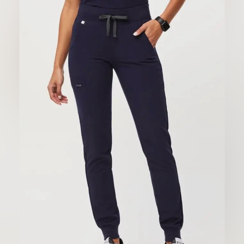 FIGS Zamora navy scrubs fits an xs